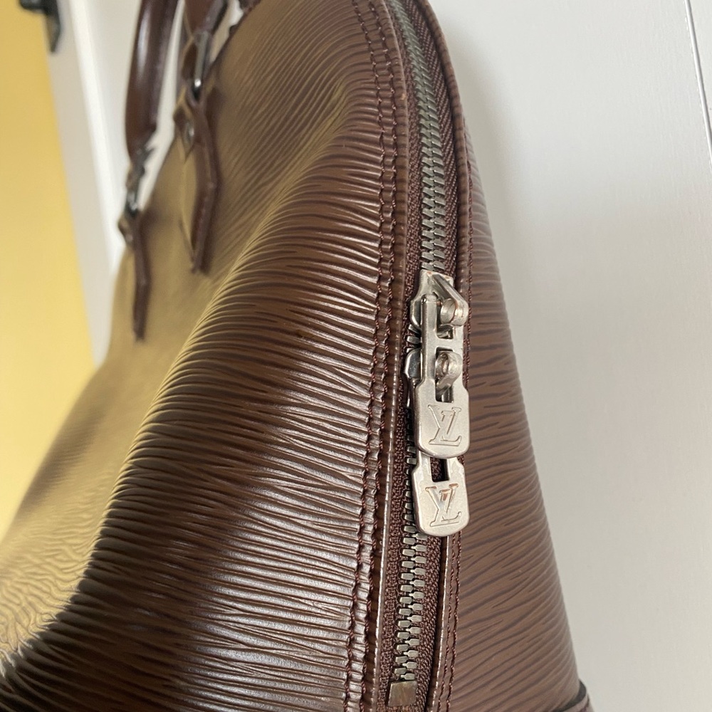 LOUIS VUITTON Moka Brown Epi Leather Alma PM Bag - Picture 3 of 14